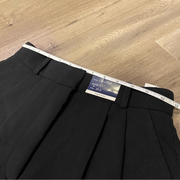NWT A&F Ultra High black shorts Curve Love - Sz. 25 black - Picture 2 of 4